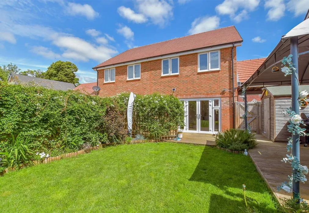 Rear Garden - Farrier Way, Fontwell, Chichester, West Sussex - Wards of Kent