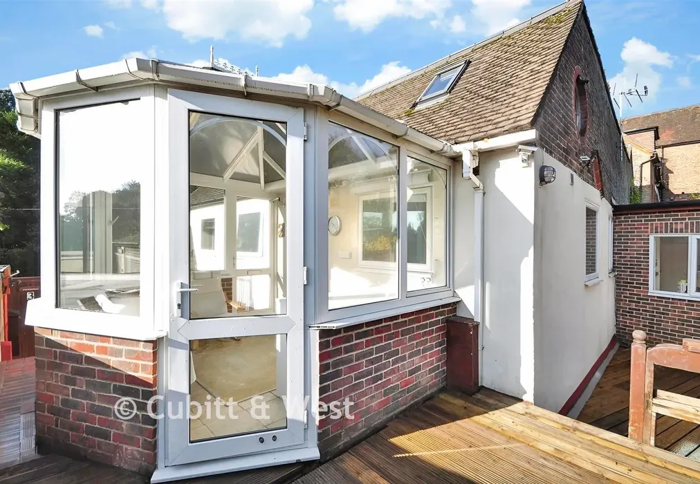 Conservatory - Laglands Close, Reigate, Surrey - Wards of Kent