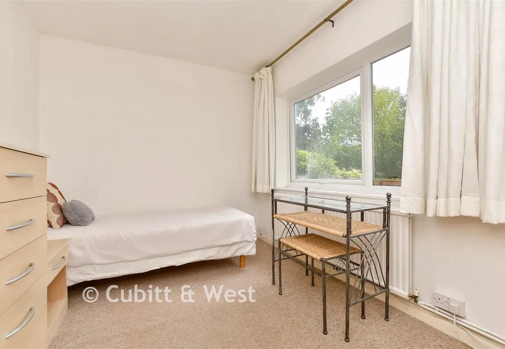 Bedroom 2 - Laglands Close, Reigate, Surrey - Wards of Kent