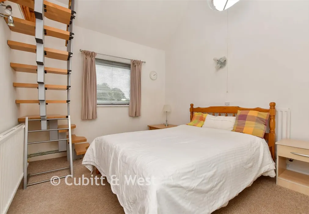 Bedroom 1 - Laglands Close, Reigate, Surrey - Wards of Kent