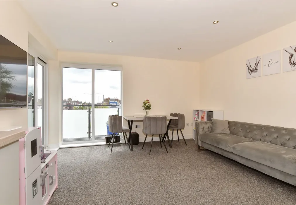 Kitchen/ Living Area - London Road, Sittingbourne, Kent - Wards of Kent