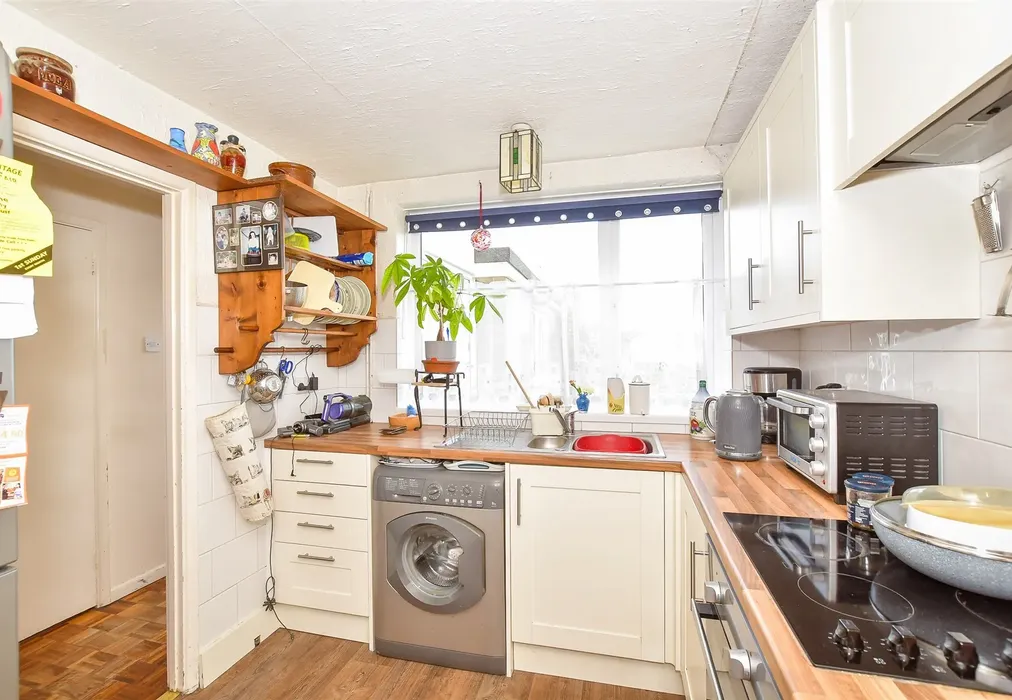 Kitchen - Cumberland Crescent, Angmering, West Sussex - Wards of Kent