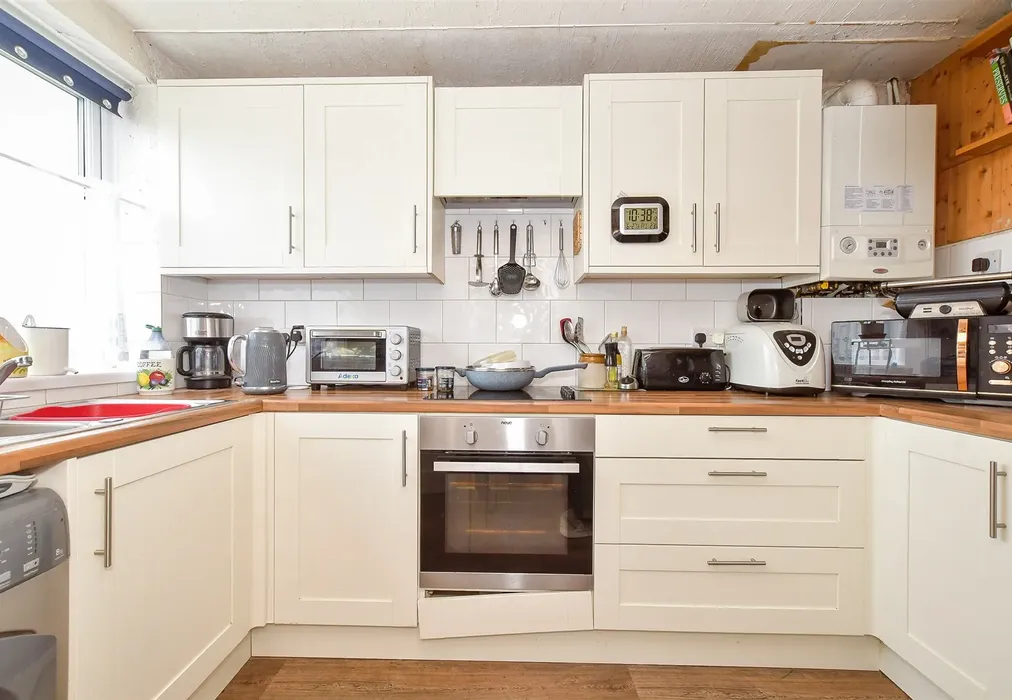 Kitchen - Cumberland Crescent, Angmering, West Sussex - Wards of Kent