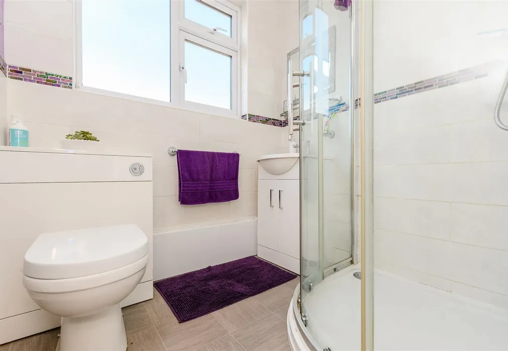 Shower Room - Beacon Road, Chatham, Kent - Wards of Kent