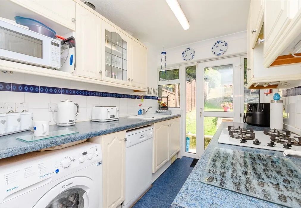 Kitchen - Beacon Road, Chatham, Kent - Wards of Kent