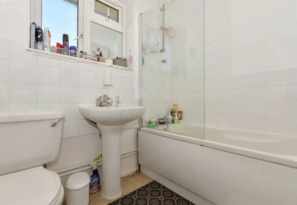 Bathroom - Bishops Close, Nettlestead, Maidstone, Kent - Wards of Kent
