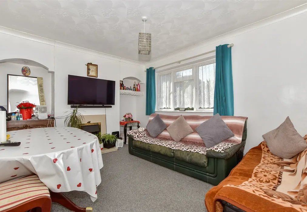 Lounge - Bishops Close, Nettlestead, Maidstone, Kent - Wards of Kent