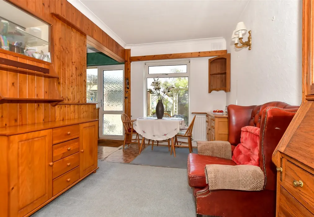 Dining Area - Chaseside Close, Romford, Essex - Wards of Kent
