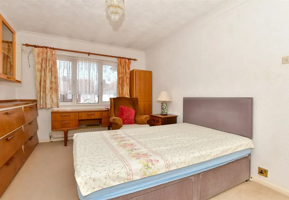 Bedroom 1 - Chaseside Close, Romford, Essex - Wards of Kent