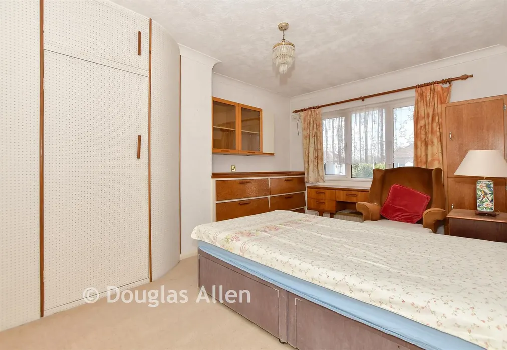 Bedroom 1 - Chaseside Close, Romford, Essex - Wards of Kent