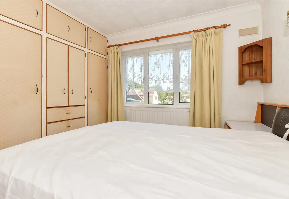 Bedroom 2 - Chaseside Close, Romford, Essex - Wards of Kent