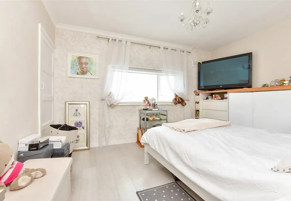 Bedroom 1 - Rockstone Way, Ramsgate, Kent - Wards of Kent