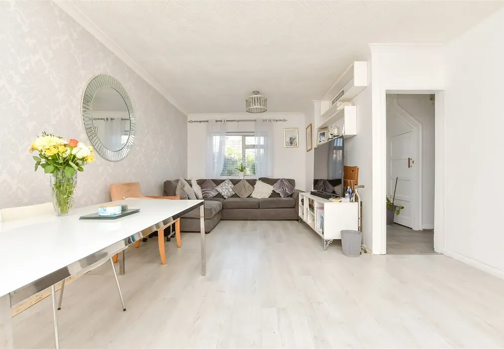 Lounge - Rockstone Way, Ramsgate, Kent - Wards of Kent