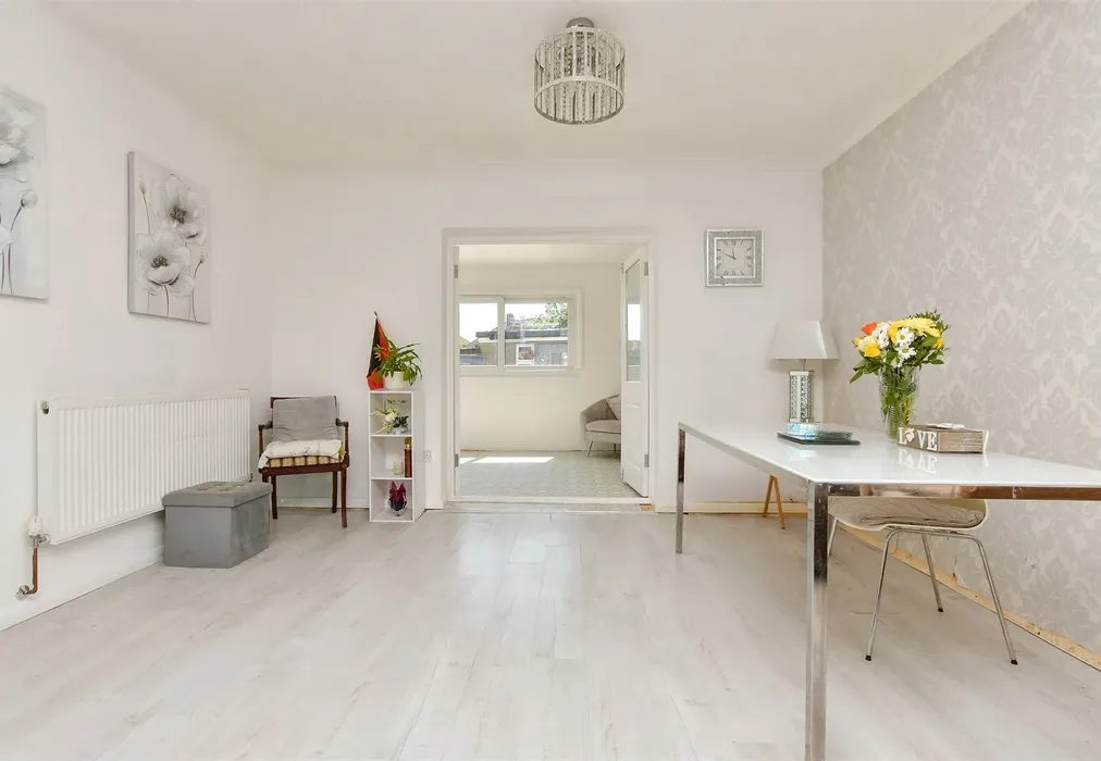 Lounge - Rockstone Way, Ramsgate, Kent - Wards of Kent