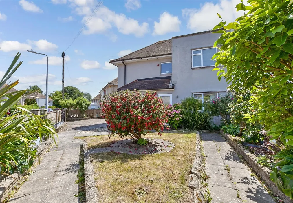 Front Garden - Rockstone Way, Ramsgate, Kent - Wards of Kent