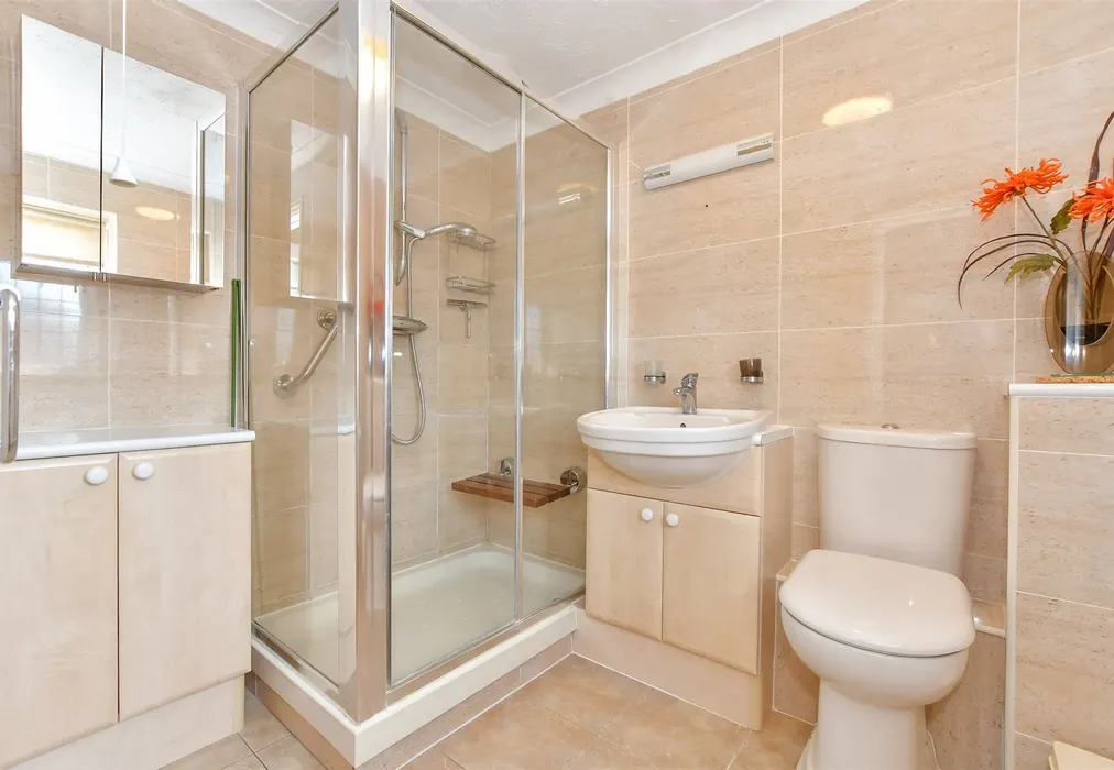 En-Suite Shower Room - Glebe Park Avenue, Havant, Hampshire - Wards of Kent