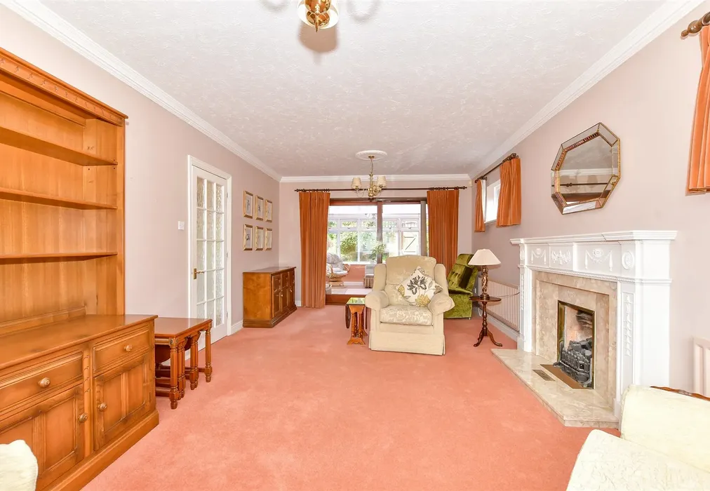 Lounge - Glebe Park Avenue, Havant, Hampshire - Wards of Kent