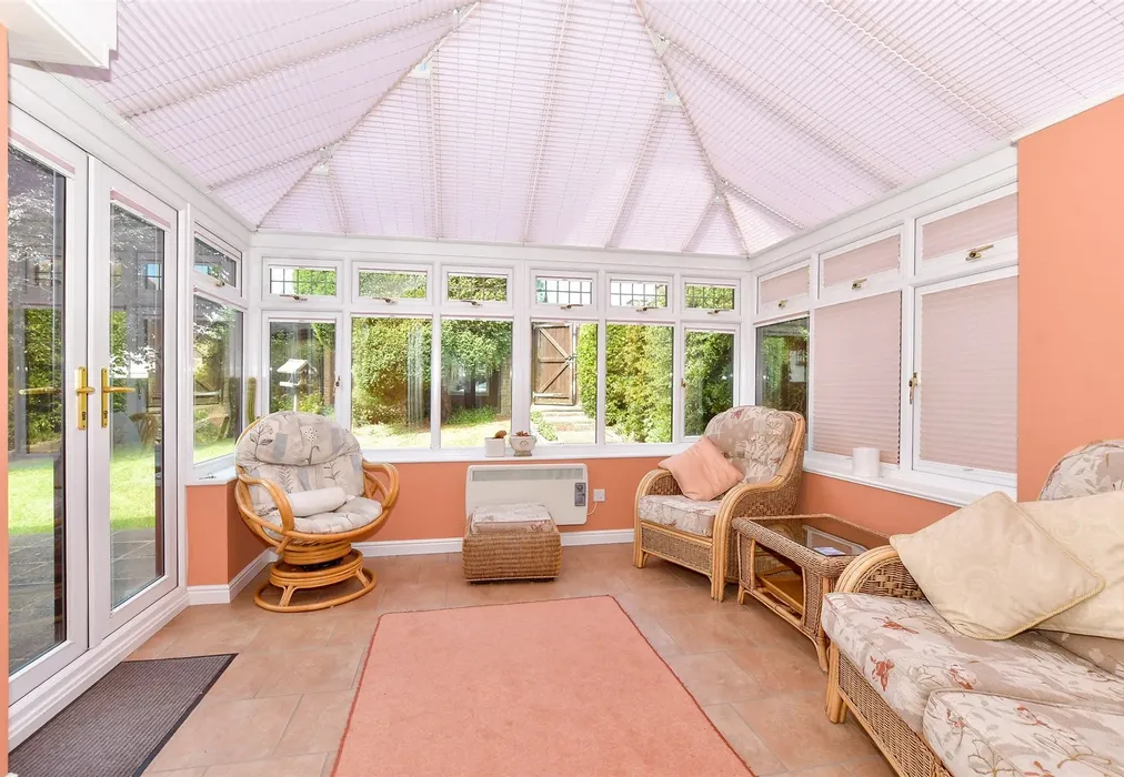 Conservatory - Glebe Park Avenue, Havant, Hampshire - Wards of Kent