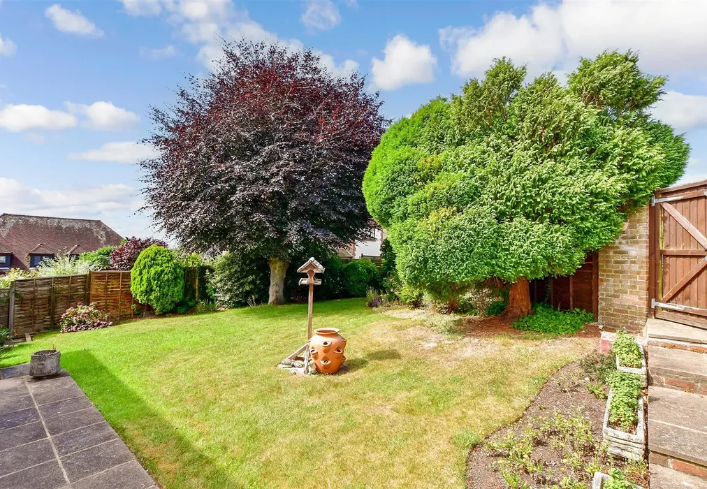 Rear Garden - Glebe Park Avenue, Havant, Hampshire - Wards of Kent