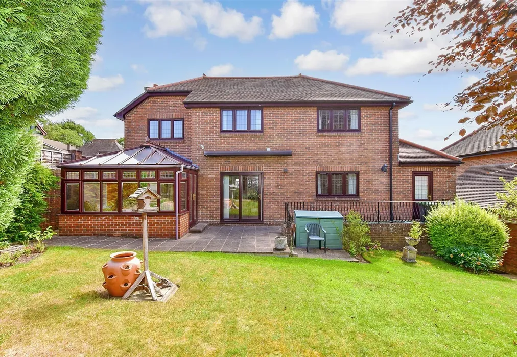Rear Garden - Glebe Park Avenue, Havant, Hampshire - Wards of Kent