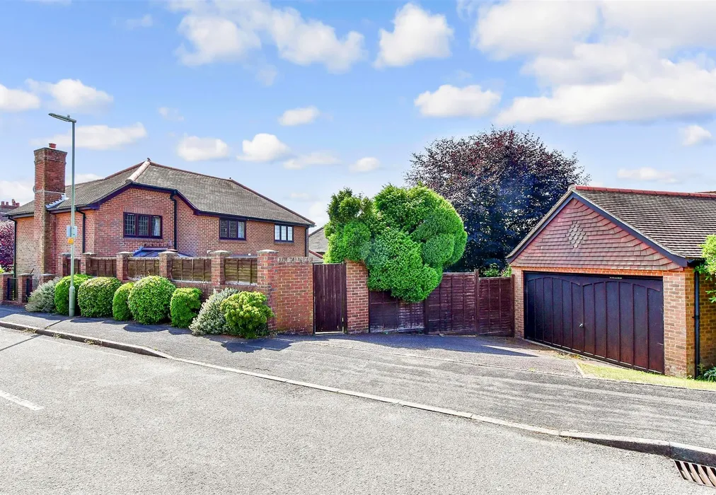 Garage - Glebe Park Avenue, Havant, Hampshire - Wards of Kent