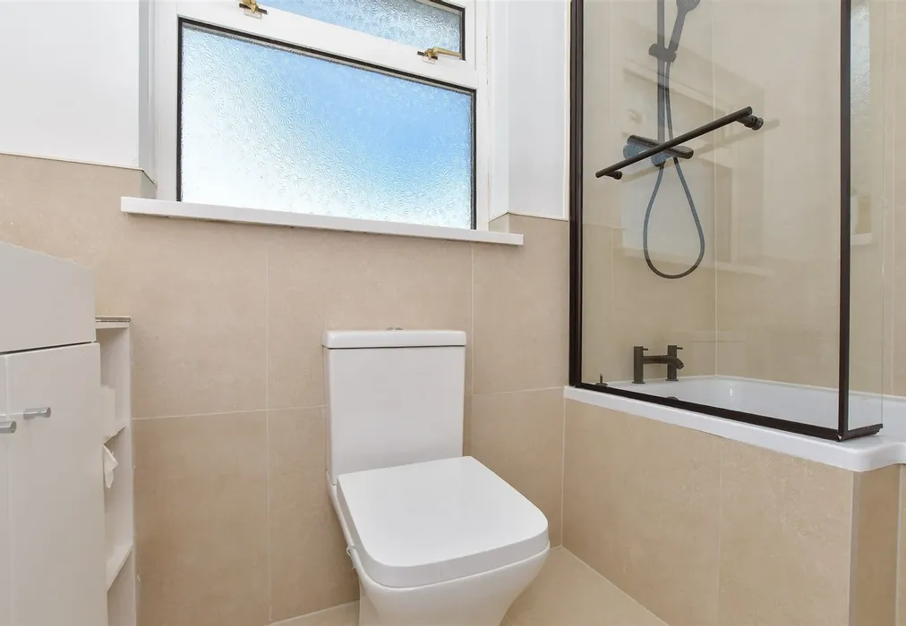 Bathroom - Hawthorn Avenue, Sheerness, Kent - Wards of Kent