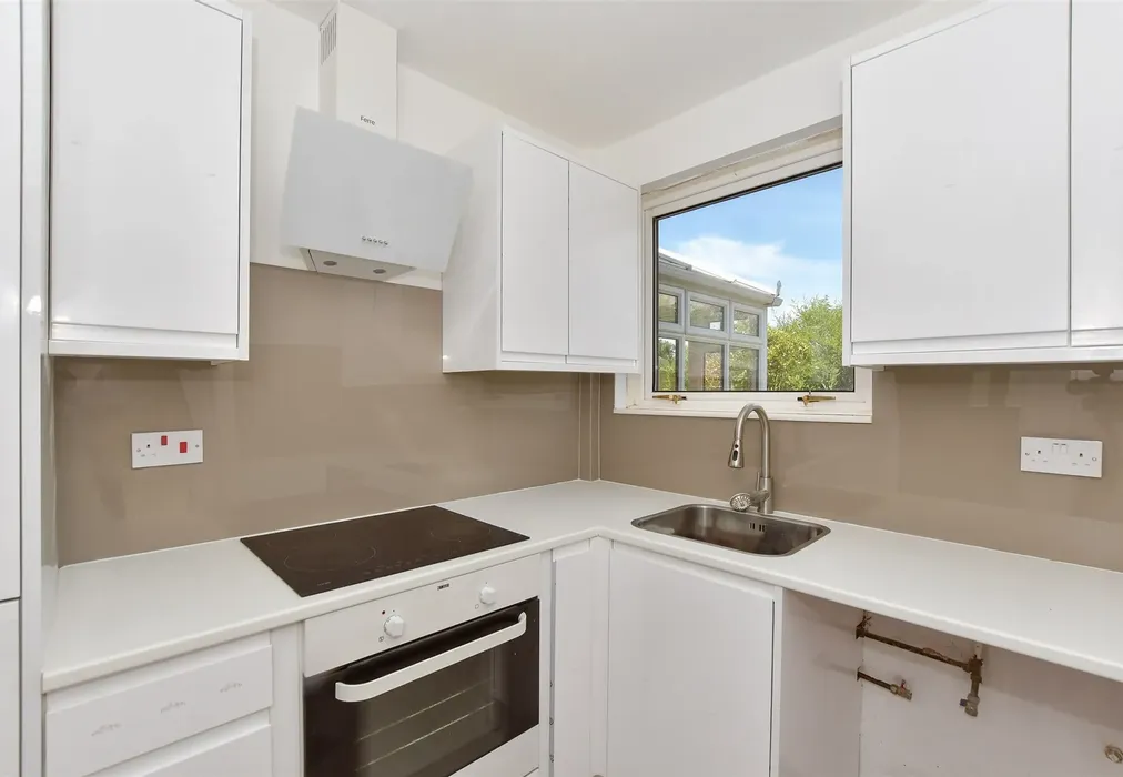 Kitchen - Hawthorn Avenue, Sheerness, Kent - Wards of Kent