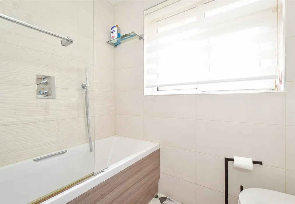Bathroom - Fontwell Avenue, Eastergate, Chichester, West Sussex - Wards of Kent