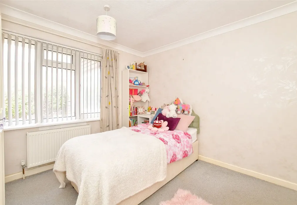 Bedroom 3 - Fontwell Avenue, Eastergate, Chichester, West Sussex - Wards of Kent