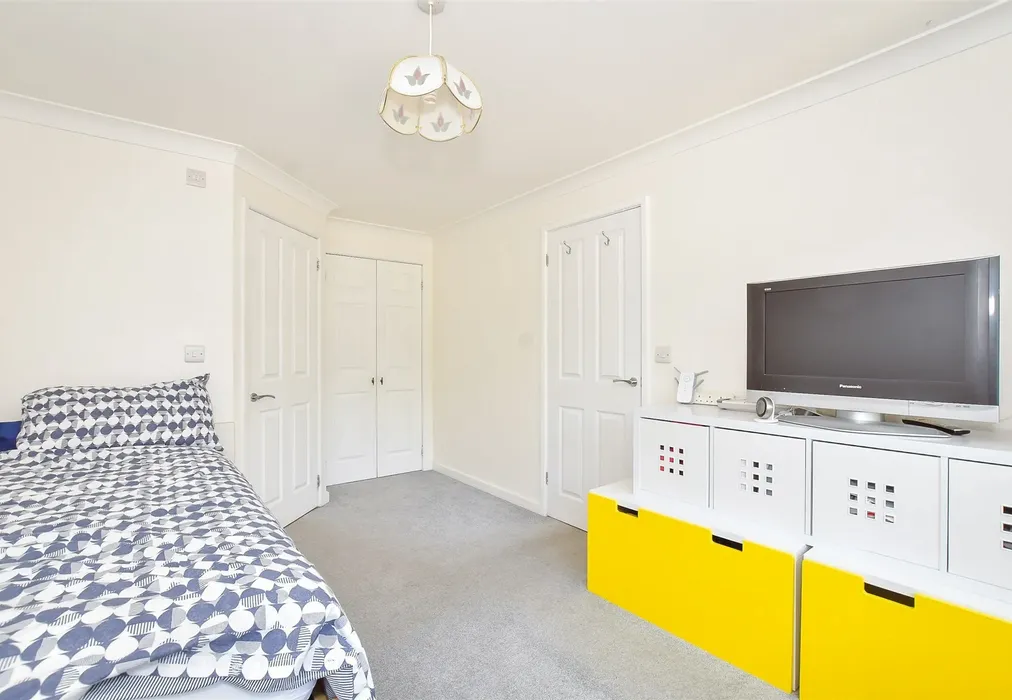 Bedroom 1 - Fontwell Avenue, Eastergate, Chichester, West Sussex - Wards of Kent