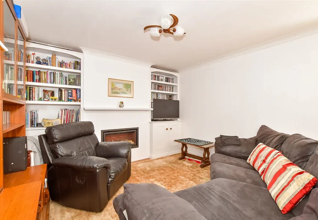 Lounge/Diner - Fontwell Avenue, Eastergate, Chichester, West Sussex - Wards of Kent