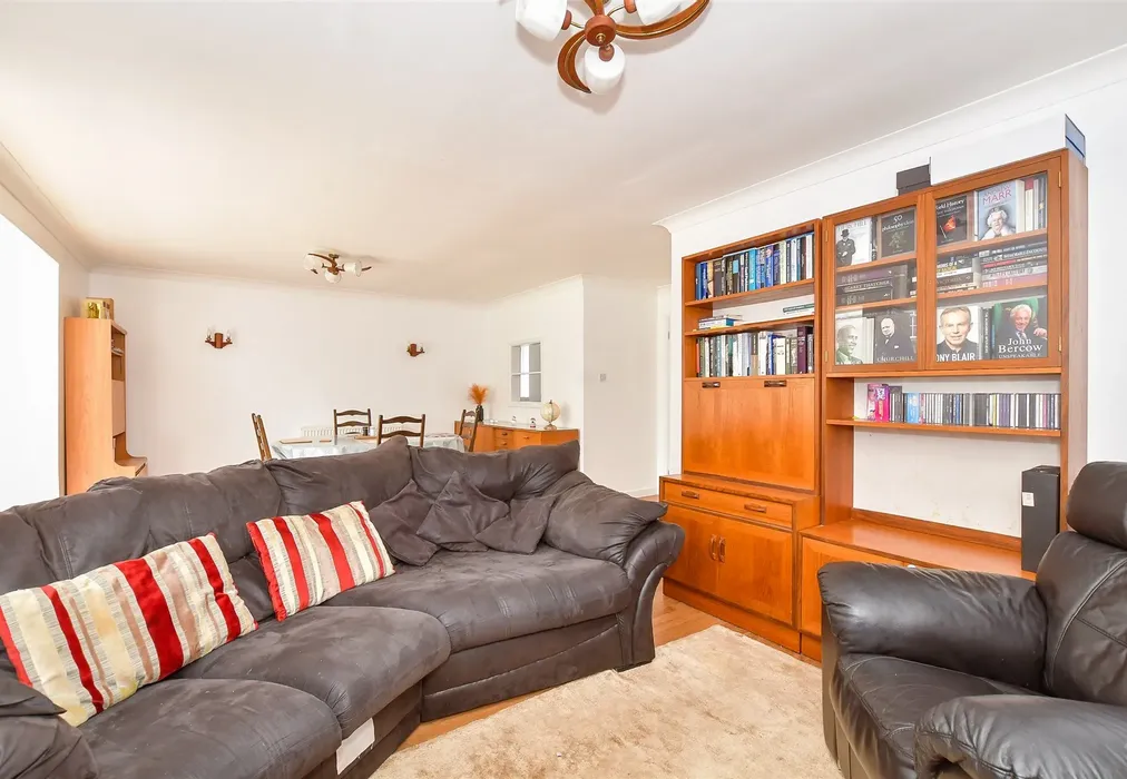 Lounge/Diner - Fontwell Avenue, Eastergate, Chichester, West Sussex - Wards of Kent