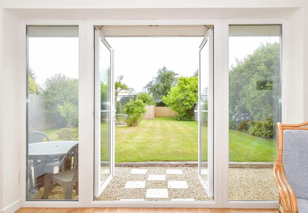 Internal Feature - Fontwell Avenue, Eastergate, Chichester, West Sussex - Wards of Kent