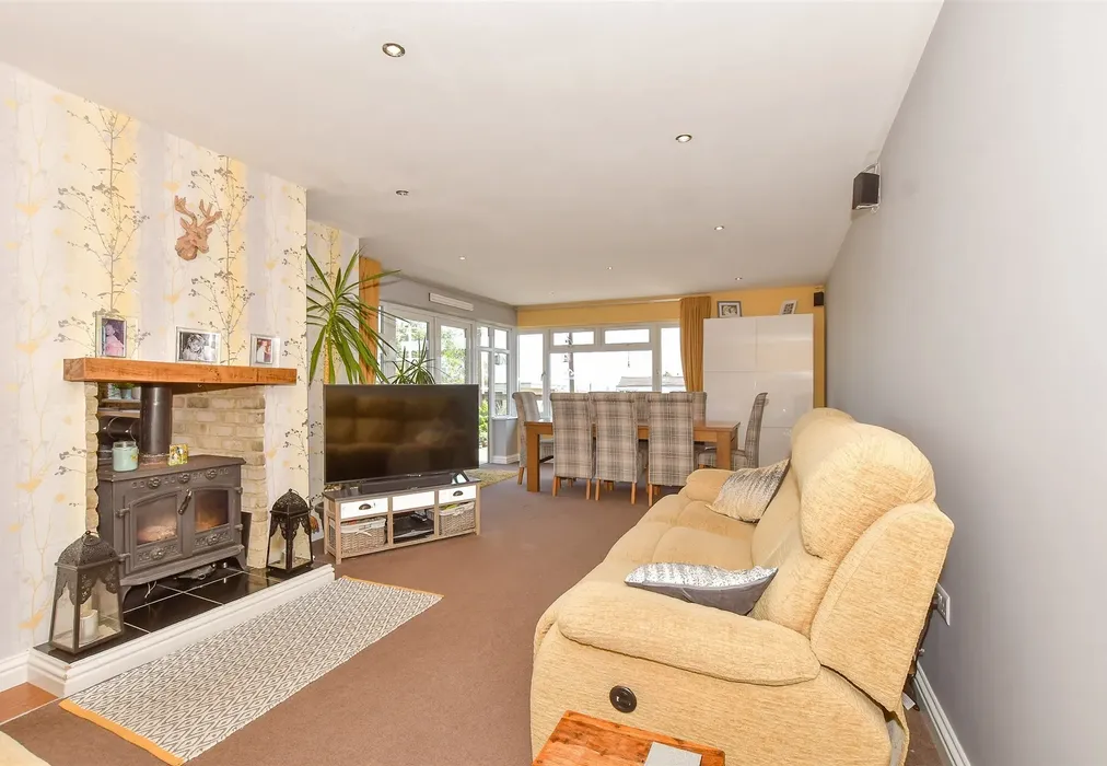 Lounge/Diner - Cliff Drive, Warden, Sheerness, Kent - Wards of Kent