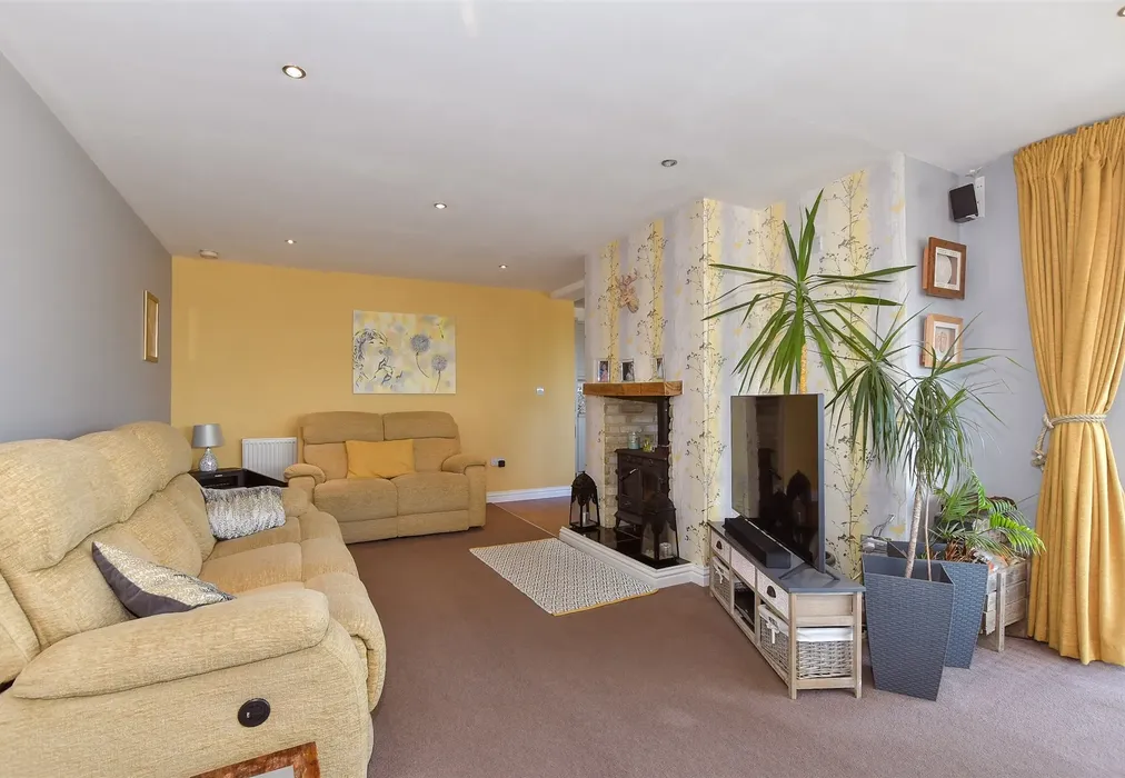 Lounge/Diner - Cliff Drive, Warden, Sheerness, Kent - Wards of Kent