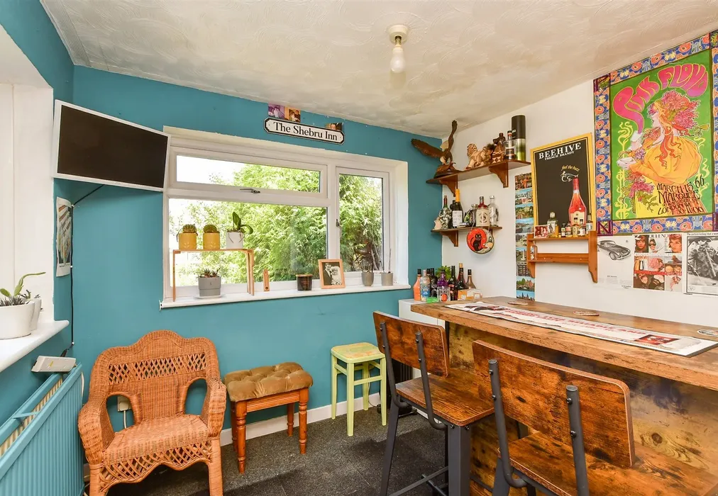 Bar - Beacon Road, Broadstairs, Kent - Wards of Kent