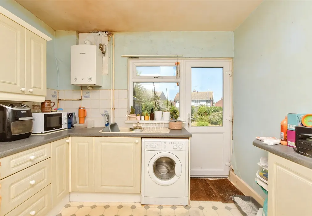 Kitchen - Beacon Road, Broadstairs, Kent - Wards of Kent