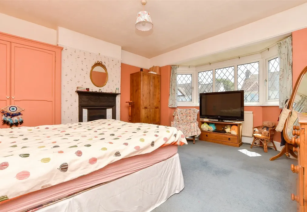 Bedroom 1 - Beacon Road, Broadstairs, Kent - Wards of Kent