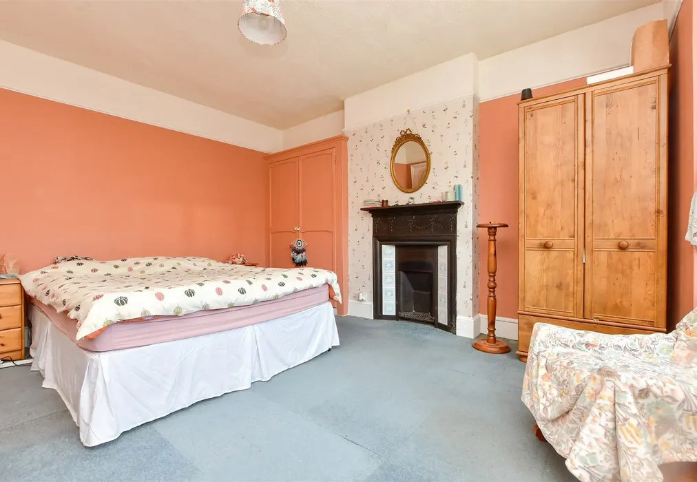 Bedroom 1 - Beacon Road, Broadstairs, Kent - Wards of Kent