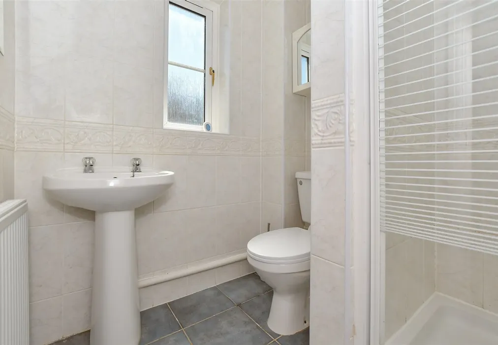 En-Suite Shower Room - William Judge Close, Tenterden, Kent - Wards of Kent