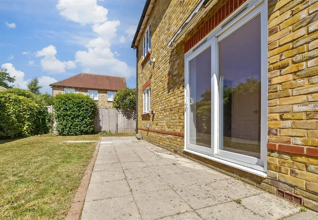 Patio / Decking - William Judge Close, Tenterden, Kent - Wards of Kent