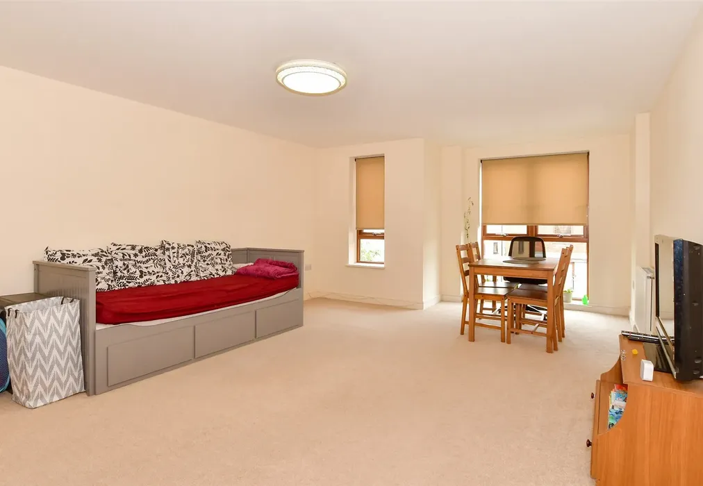 Lounge/Dining Area - Commonwealth Drive, Three Bridges, Crawley, West Sussex - Wards of Kent
