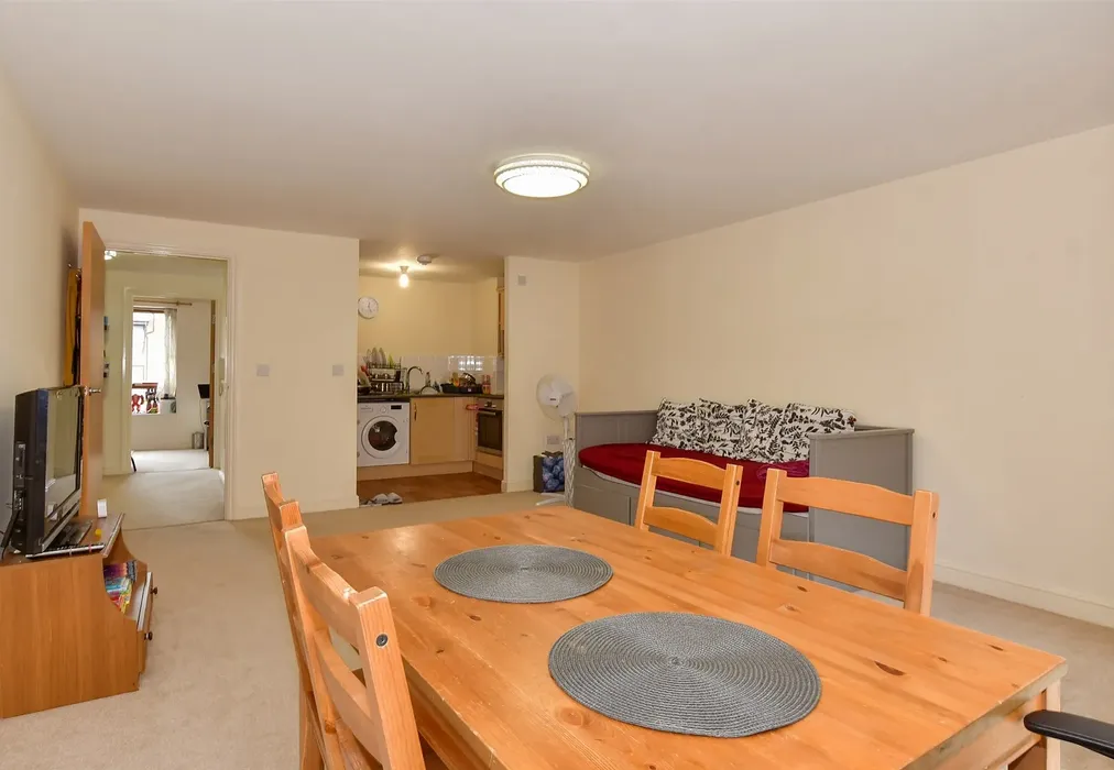 Lounge/Dining Area - Commonwealth Drive, Three Bridges, Crawley, West Sussex - Wards of Kent