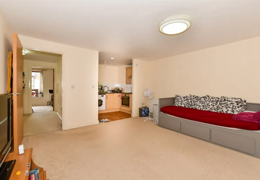 Lounge/Dining Area - Commonwealth Drive, Three Bridges, Crawley, West Sussex - Wards of Kent