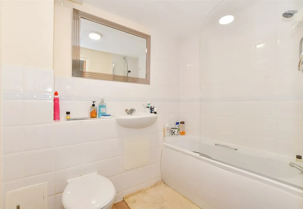 Bathroom - Commonwealth Drive, Three Bridges, Crawley, West Sussex - Wards of Kent