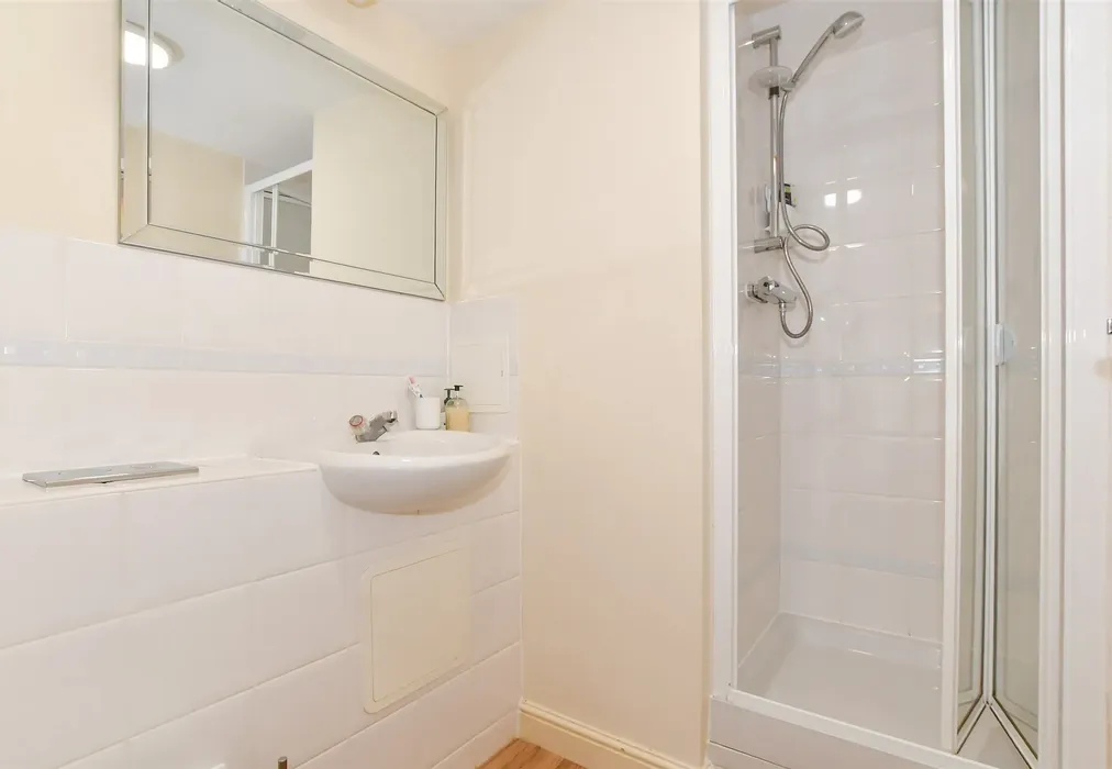 En-Suite Shower Room - Commonwealth Drive, Three Bridges, Crawley, West Sussex - Wards of Kent