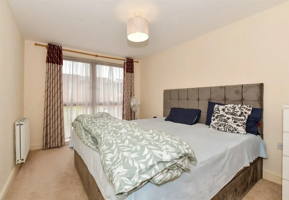Bedroom 1 - Commonwealth Drive, Three Bridges, Crawley, West Sussex - Wards of Kent