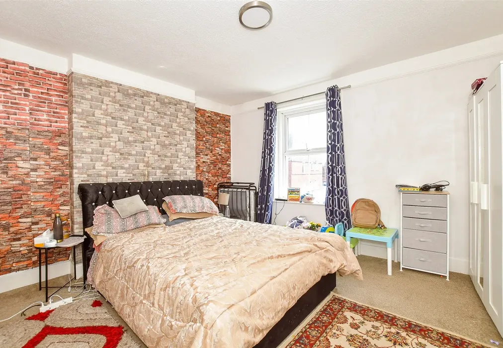 Bedroom - Arundel Road, Littlehampton, West Sussex - Wards of Kent