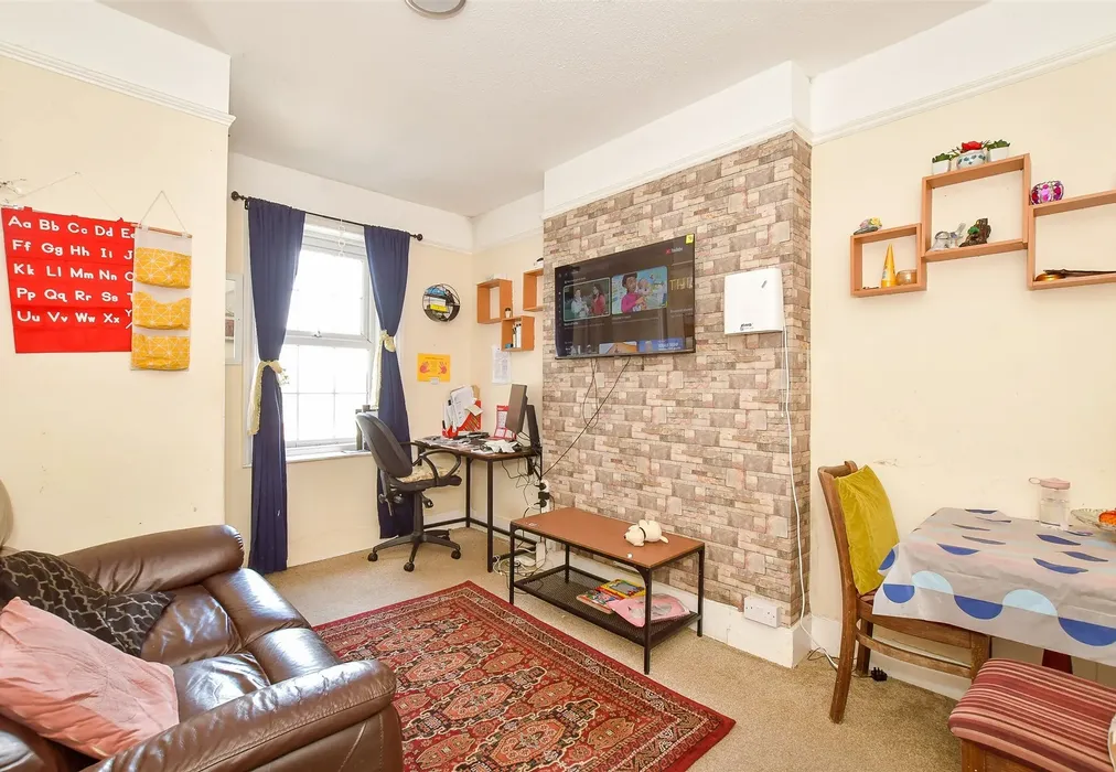 Lounge - Arundel Road, Littlehampton, West Sussex - Wards of Kent