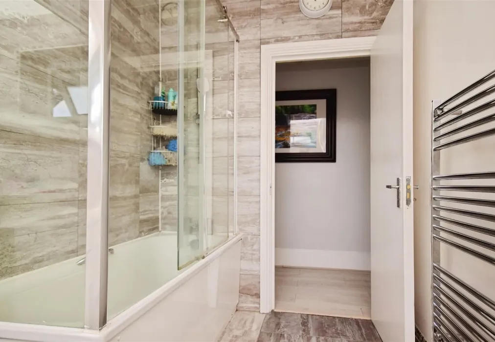 Bathroom - Wickham Road, Shirley, Croydon, Surrey - Wards of Kent